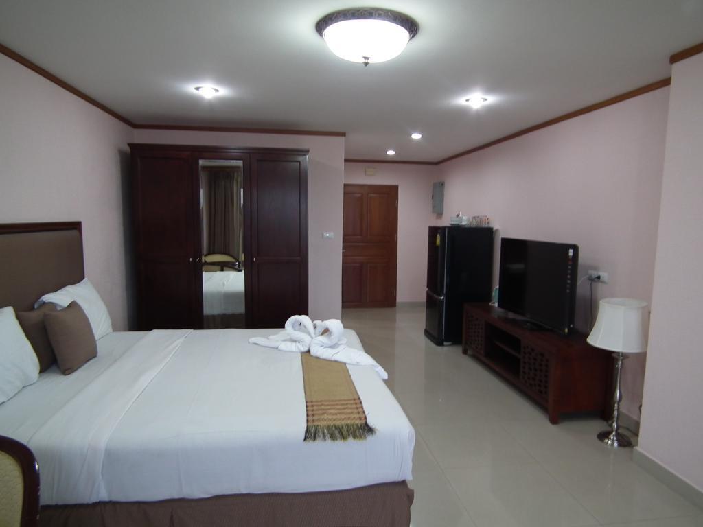Appartamento Abricole At Pattaya Hill Esterno foto