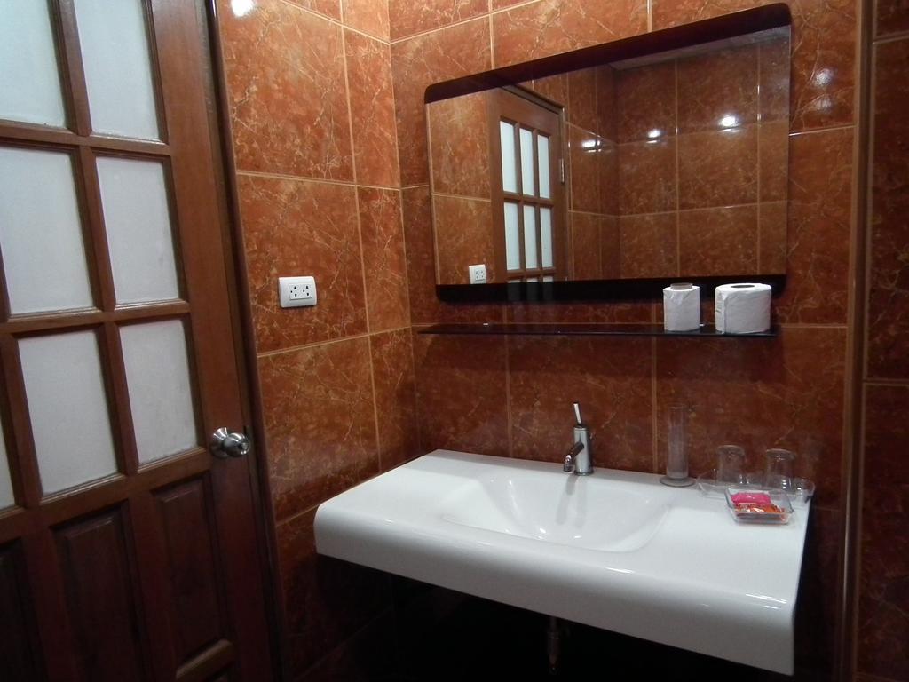 Appartamento Abricole At Pattaya Hill Esterno foto