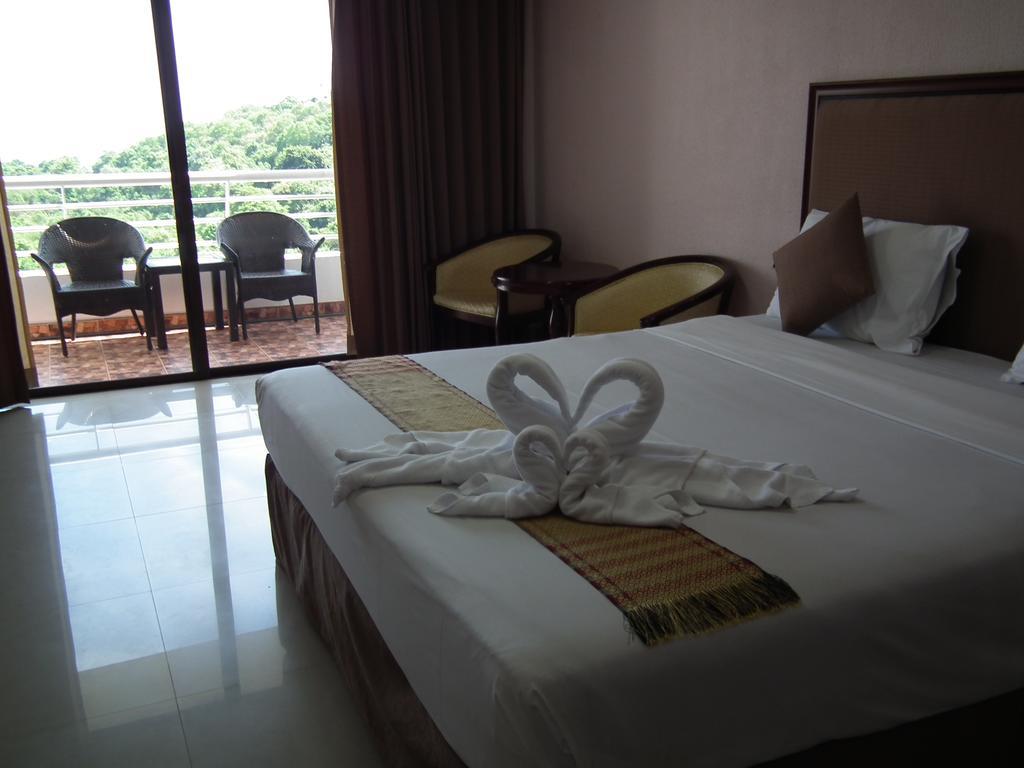 Appartamento Abricole At Pattaya Hill Esterno foto