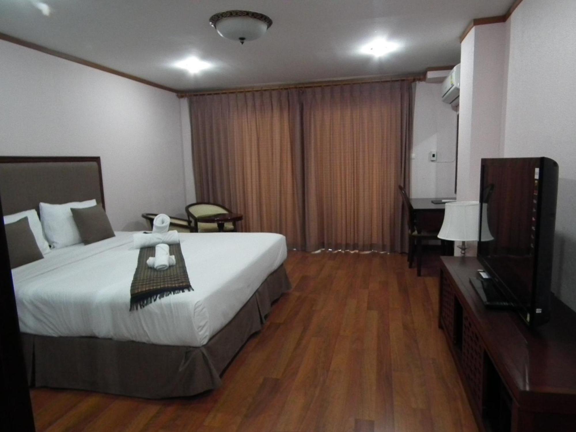 Appartamento Abricole At Pattaya Hill Esterno foto