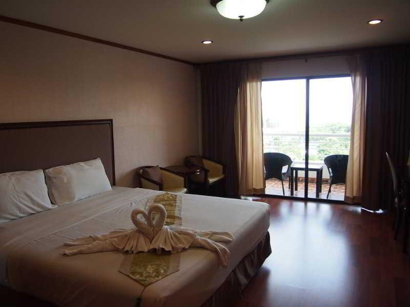 Appartamento Abricole At Pattaya Hill Esterno foto