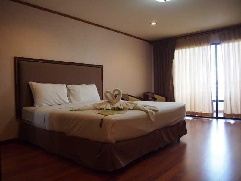 Appartamento Abricole At Pattaya Hill Esterno foto