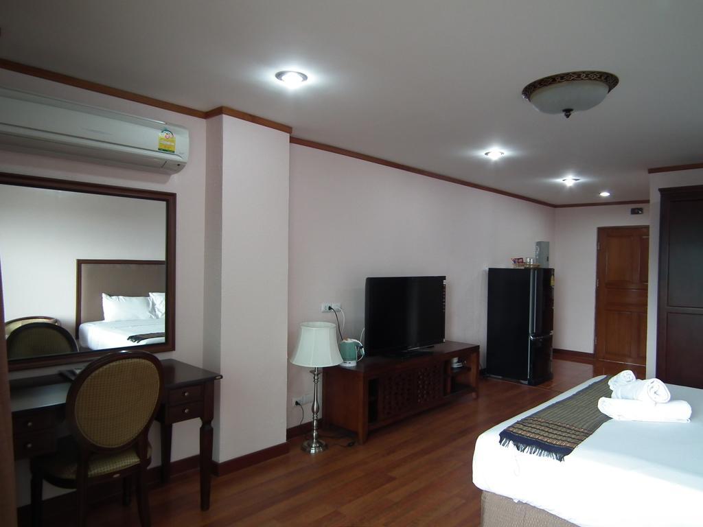 Appartamento Abricole At Pattaya Hill Esterno foto