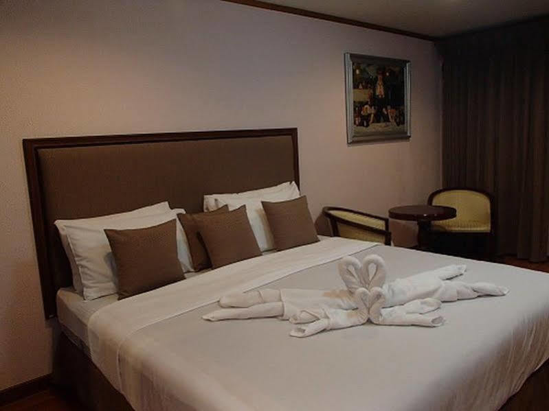 Appartamento Abricole At Pattaya Hill Esterno foto