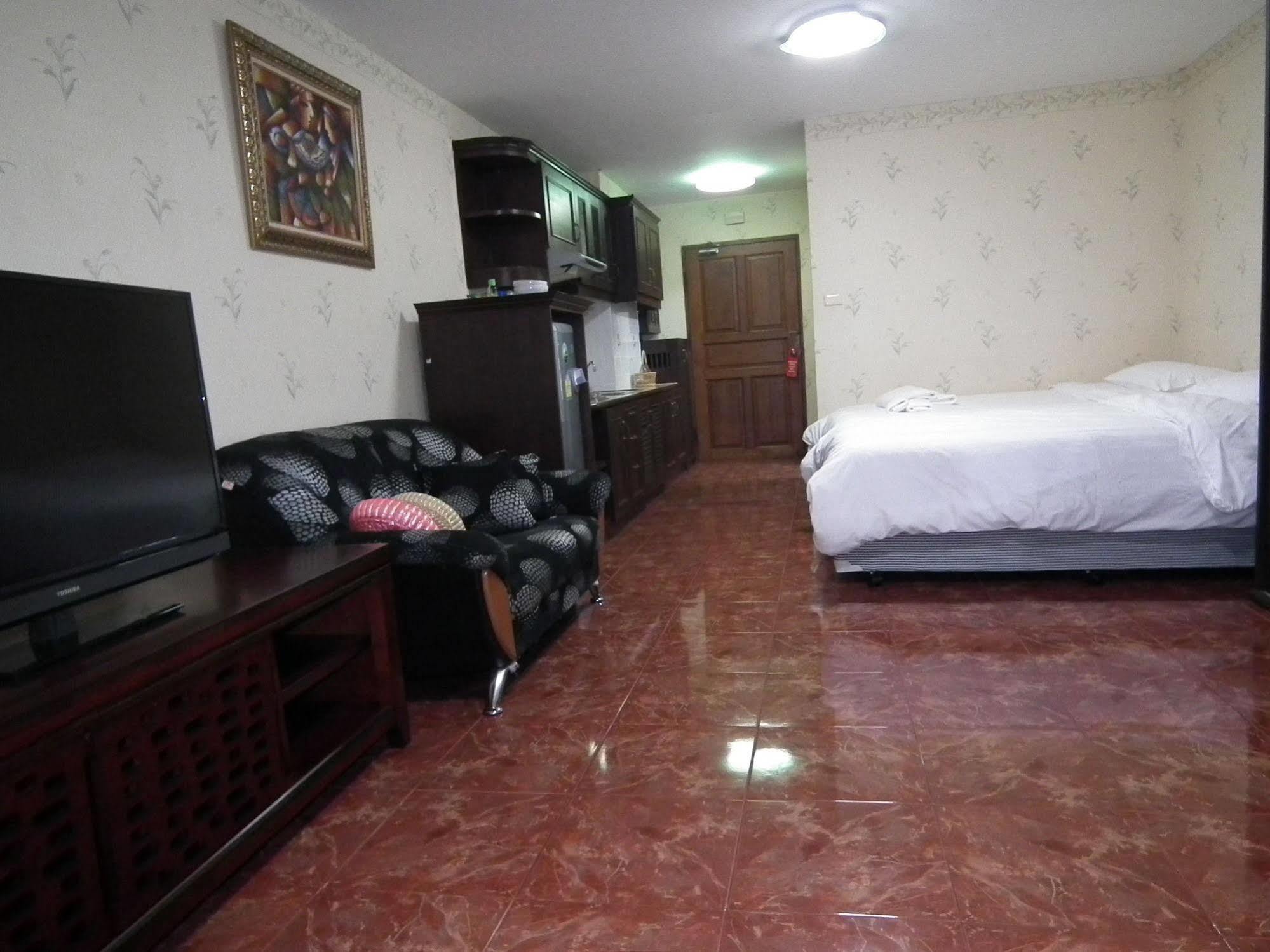 Appartamento Abricole At Pattaya Hill Esterno foto
