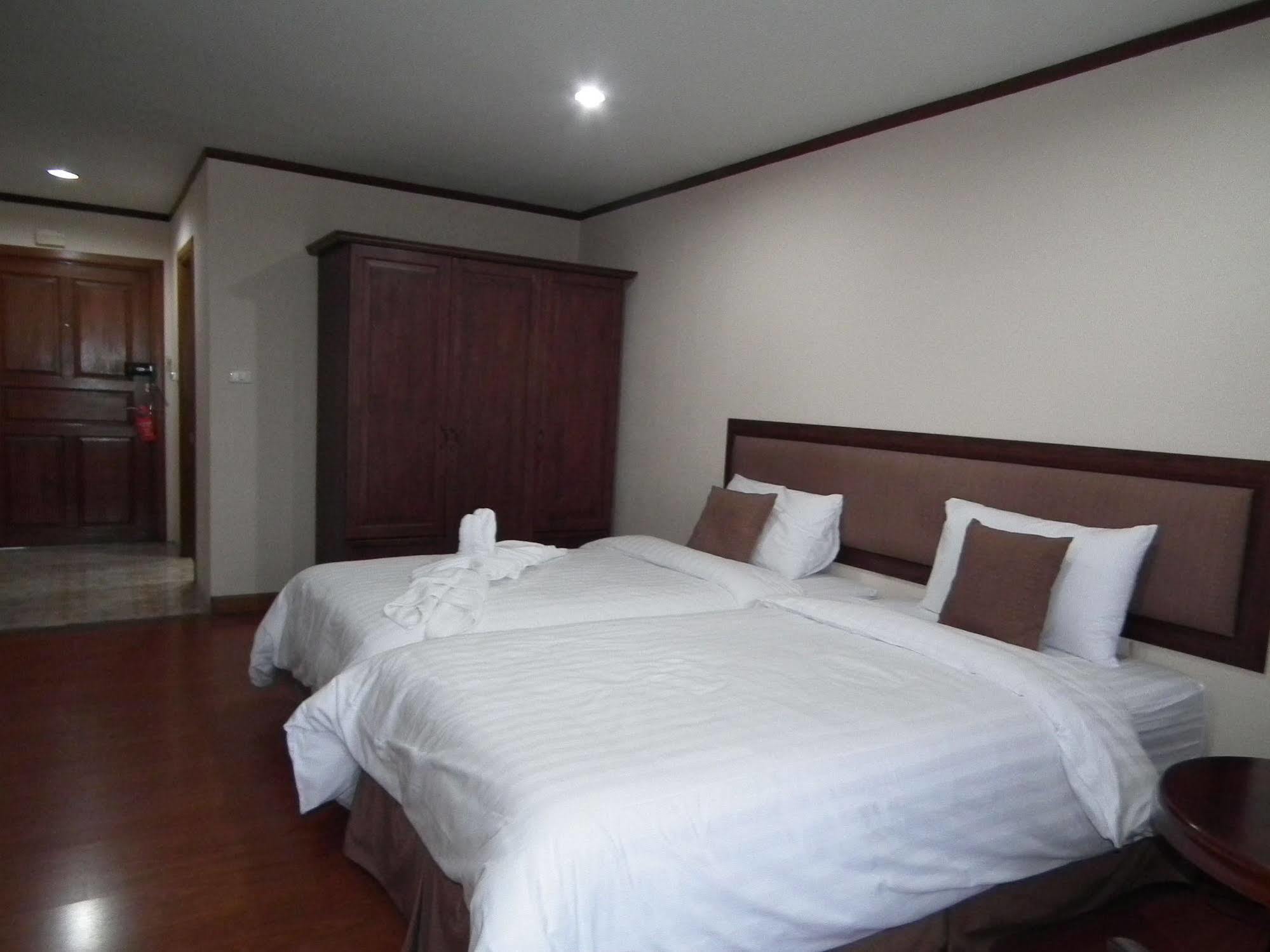 Appartamento Abricole At Pattaya Hill Esterno foto