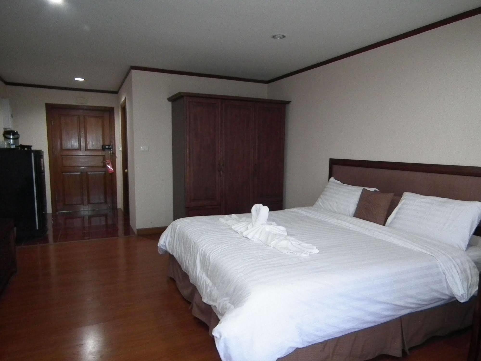 Appartamento Abricole At Pattaya Hill Esterno foto