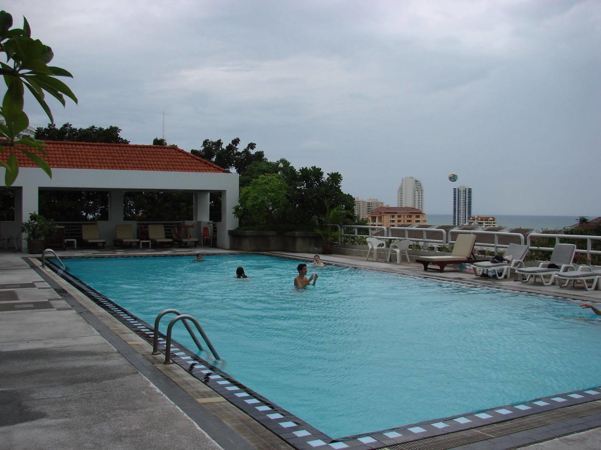 Appartamento Abricole At Pattaya Hill Esterno foto