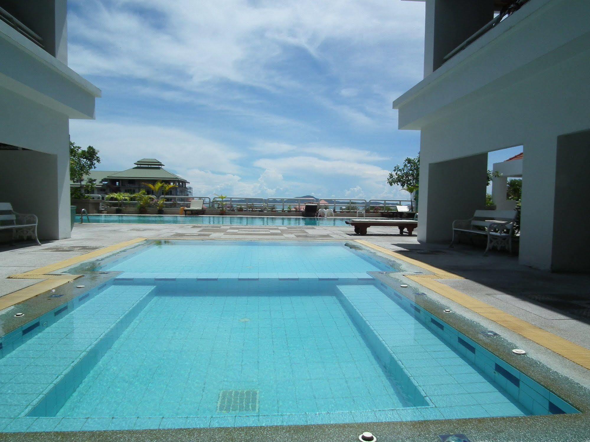 Appartamento Abricole At Pattaya Hill Esterno foto