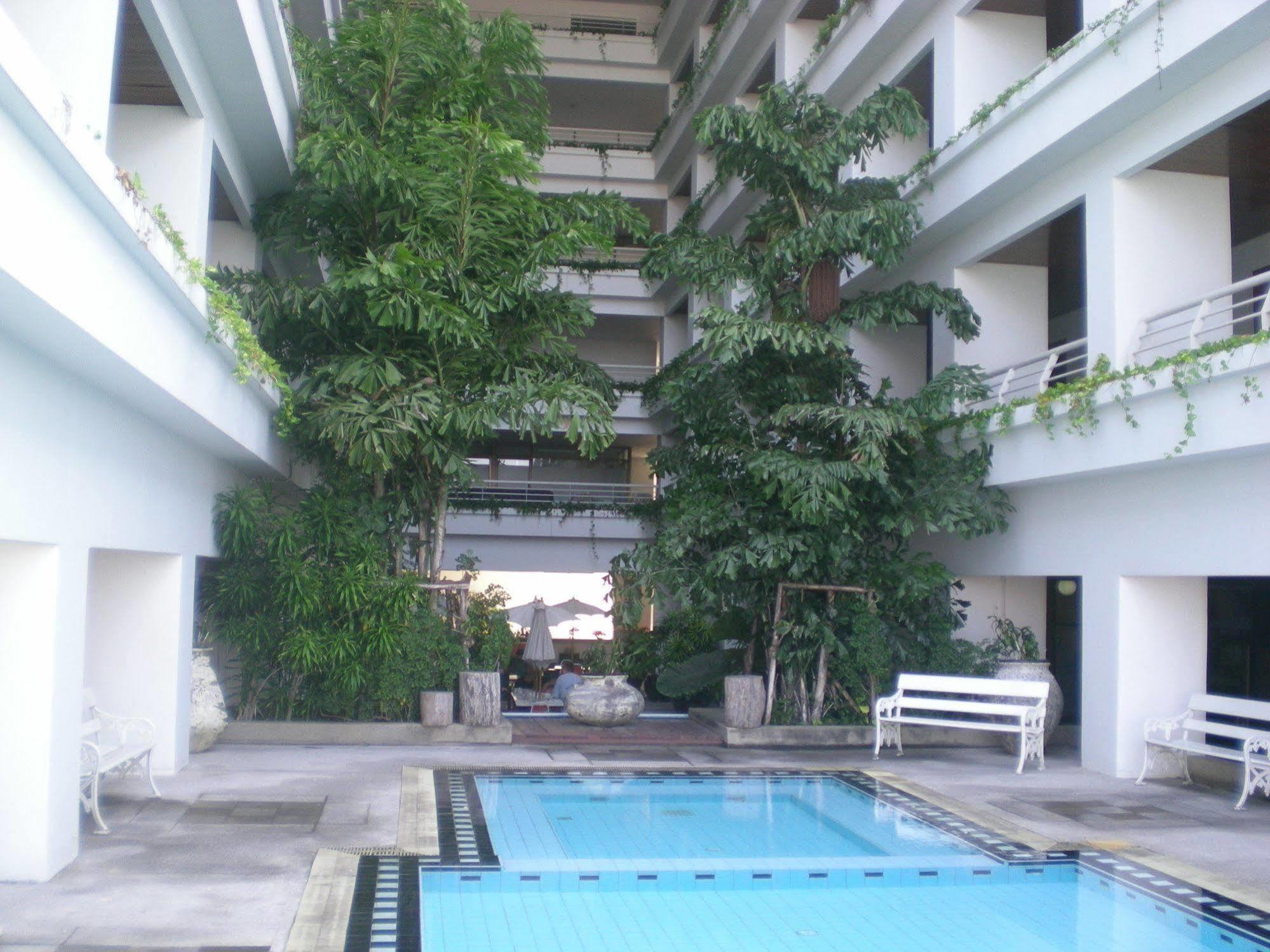 Appartamento Abricole At Pattaya Hill Esterno foto