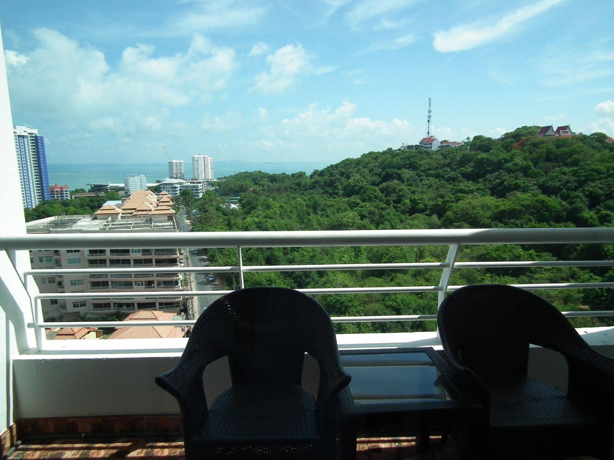 Appartamento Abricole At Pattaya Hill Esterno foto